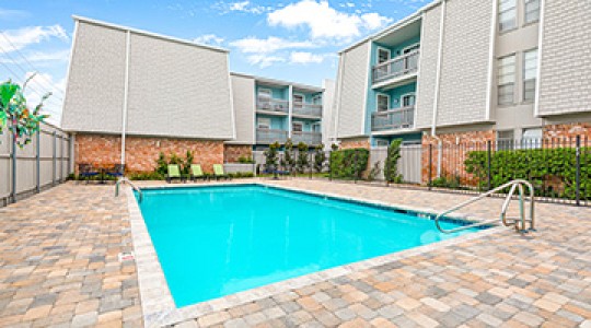 1st Lake Apartments in New Orleans, Louisiana